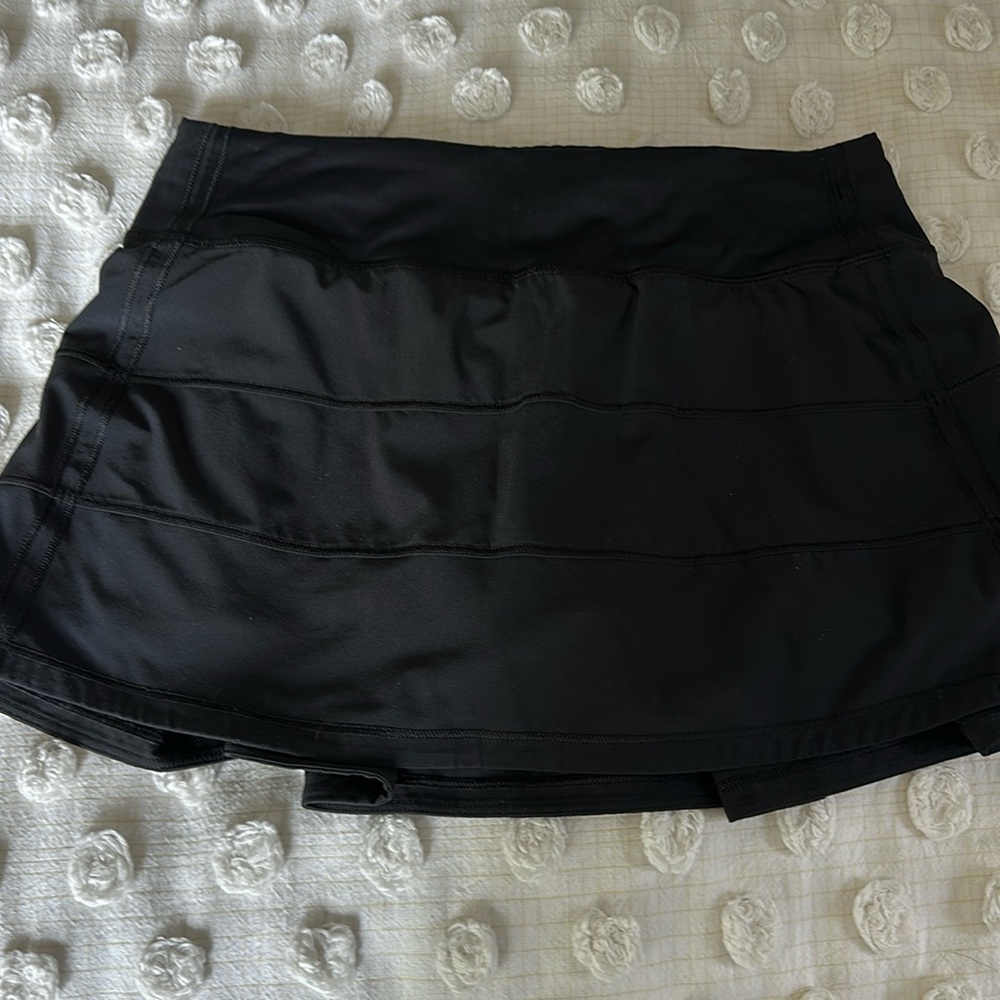 black lululemon skirt